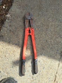 Bolt cutter