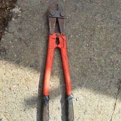 Bolt cutter