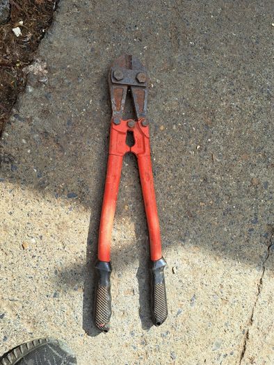 Bolt cutter