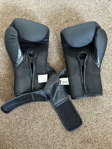 Everlast Elite Boxing Gloves + Lonsdale Boxing Shoes