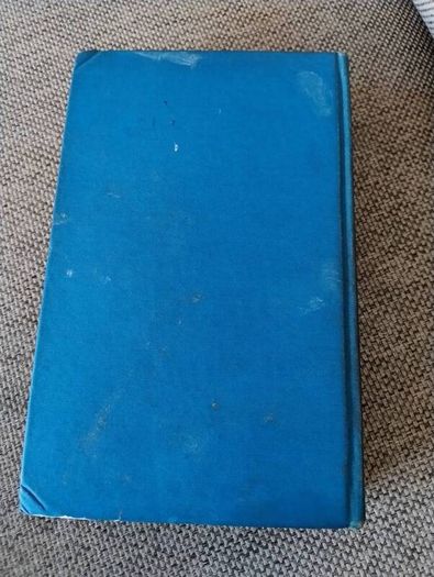 My Memories of Six Reigns by Princess Marie Louise first edition 1956 hardback in good condition with signs of wear on the cover and some writing on the inside page FREE STANDARD POSTAGE INCLUDED