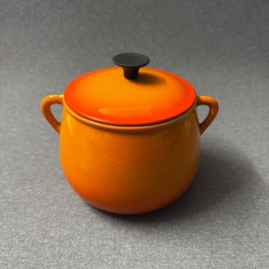 Le Creuset "Cousances " Burnt- Orange Cast iron pot with lid