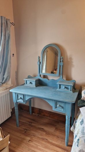 Bedroom furniture set