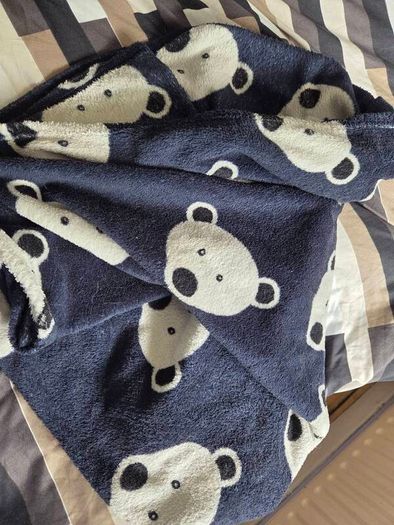 House Clearance: Double Bedding Sets, small blankets, and more