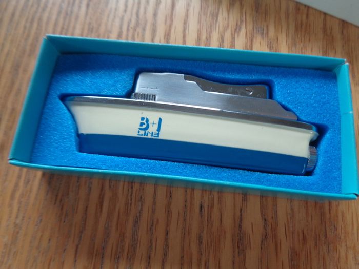 Vintage "Sankei" Boat Vintage Lighter for Sale