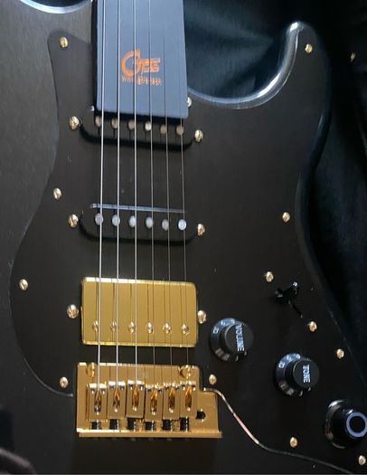 Electric Guitar Mooer GTRS Standard Stratocaster 900 W Electric Guitar with Integrated GTRS Intelligent multieffects Process System and Wireless Transmitter