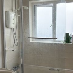 Shower screen for bath