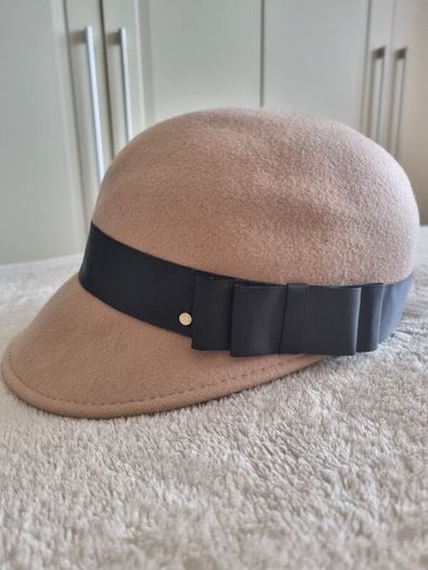 Ted Beker hat