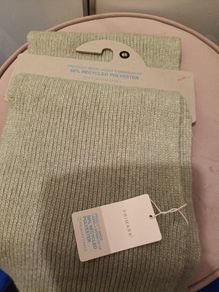 BNWT sage green ladies cosy  scarf