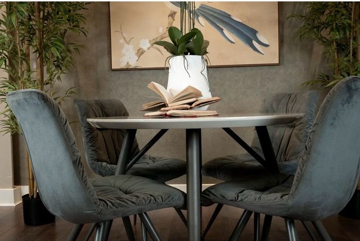kitchen table and chairs