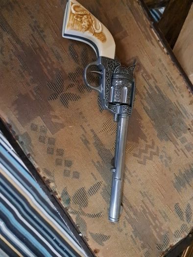Replica Buffalo Bill Six Shooter