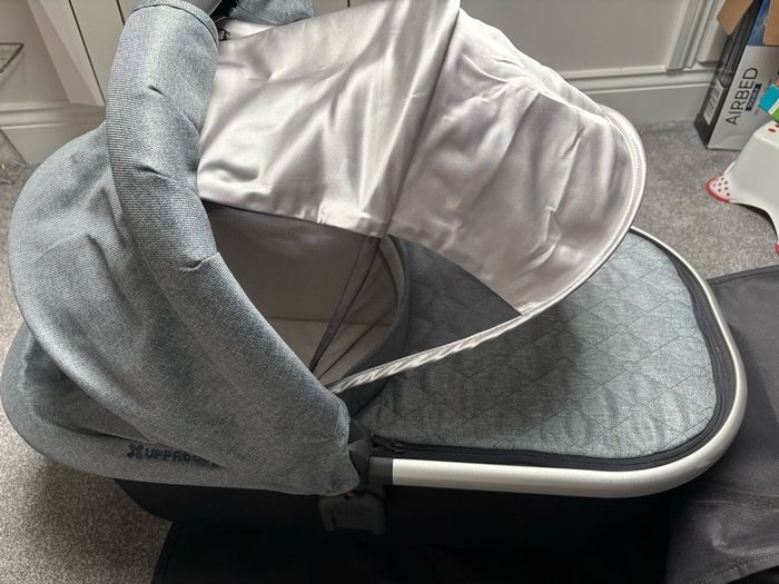 Uppababy Vista bassinet, toddler seat, footmuff and buggy board