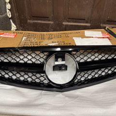 Mercedes Benz C-Class (W204) Facelift C63 Style Gloss Black Front Grille