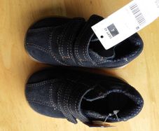 2 pairs of brand new Size 4 shoes and runners