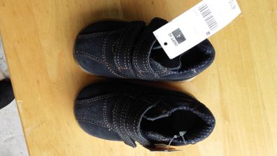 2 pairs of brand new Size 4 shoes and runners