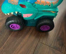 Hot Wheels Car Chomping Mega Wrex