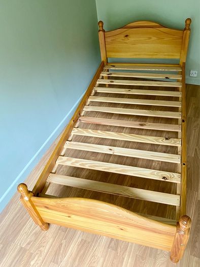Pine single bed