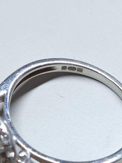 Vintage 9ct White Gold Cluster Ring  Size 51.5