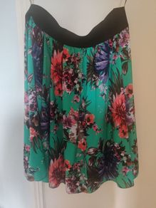 Brand new Scarlett & Jo London Plus size floral stretch waist skirt size UK26/28 EU56 Postage included