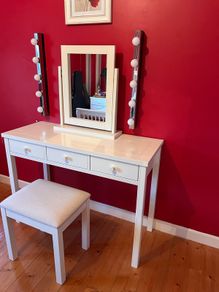 Vanity dressing table