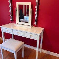 Vanity dressing table