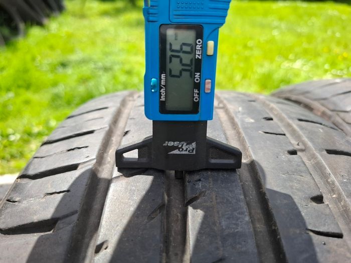 2x 235/55/19 Kumho