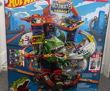 Hot wheels ultimate garage