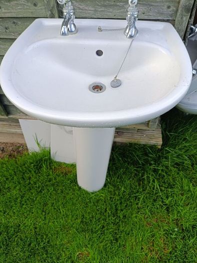 Bathroom sink