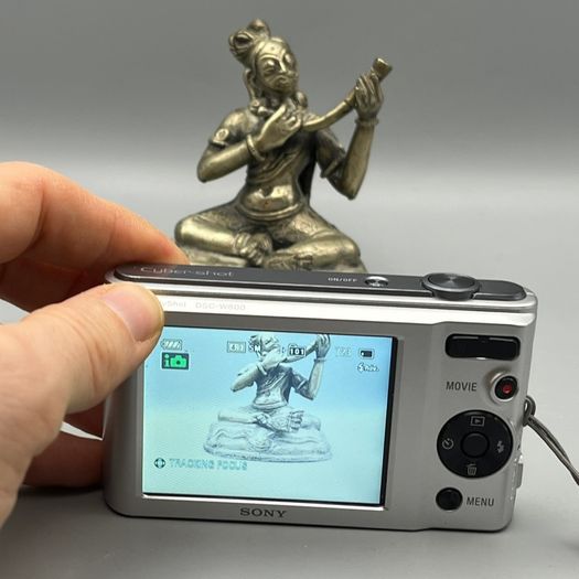 Sony DSC-W800 20.1MP Digital Camera Silver - Full Kit