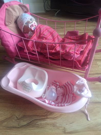 Dolls cot & Missy Kissy doll