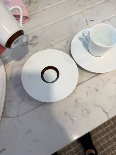Crockery: plates, bowls etc.