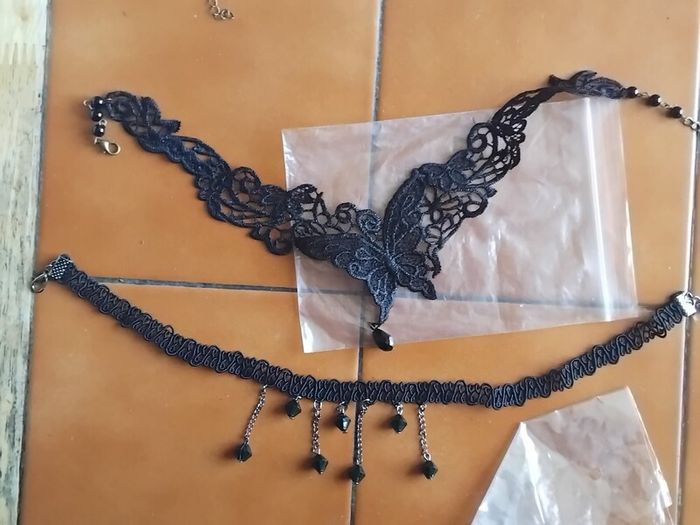 2 new lace necklaces