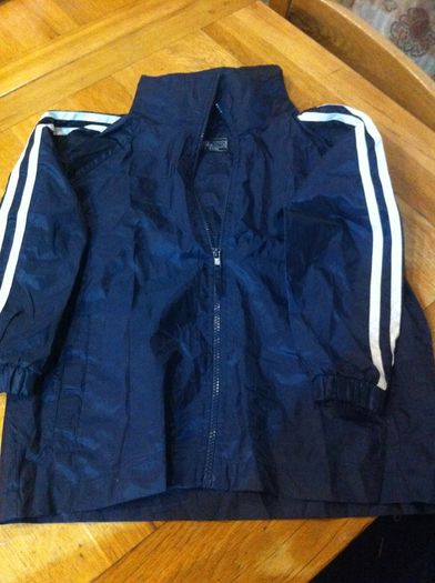 Windcheater jacket, kag in a bag. Age 5-6 years.