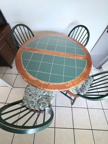 Extendable Table and Chairs