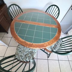 Extendable Table and Chairs