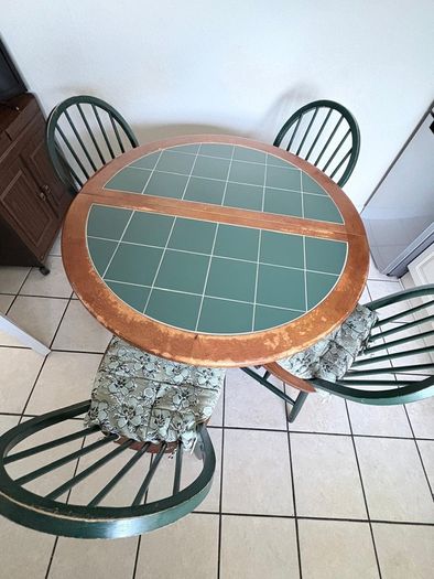 Extendable Table and Chairs