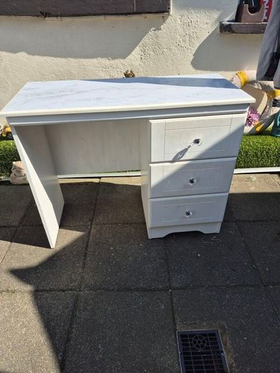 dressing table/desk