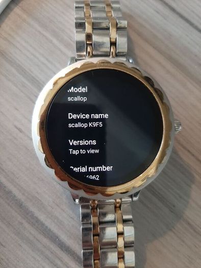 Kate Spade Scallop Smartwatch