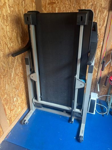 Foldable treadmil