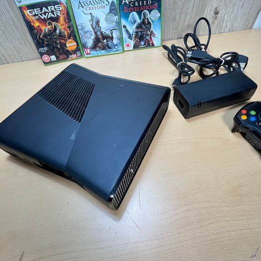 Xbox 360S 4GB Console Bundle + Controller + HDMI +Power+ 3 Games
