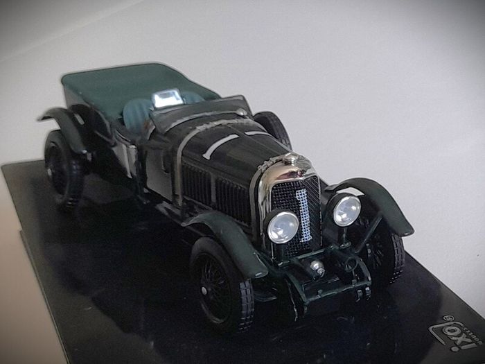 Diecast Model Le Mans Winning Bentley - IXO 1:43