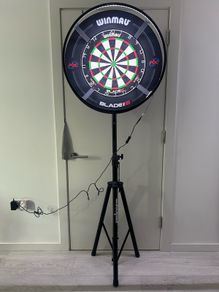 Winmau Blade 6 Dart board, surround and light set