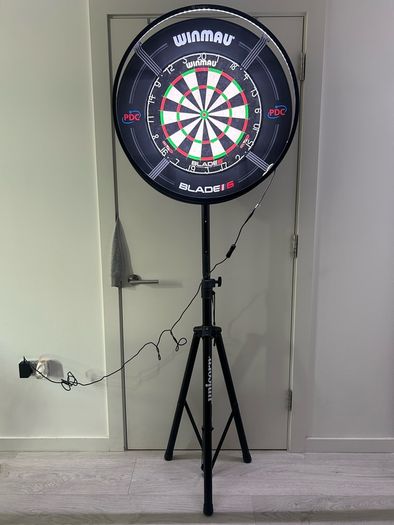 Winmau Blade 6 Dart board, surround and light set