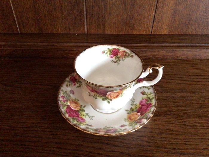 Royal Albert Country Roses Tea Cup and Saucer