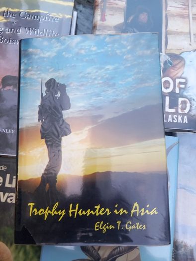 12 hardback books on Africa, wildlife, D18