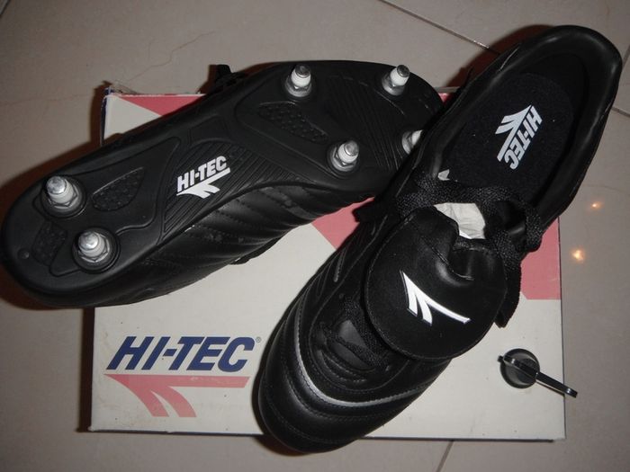 Brand New Hi-Tec 6 Stud Football Boots in original box