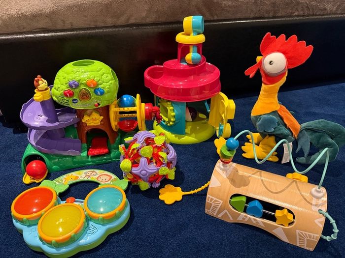 Mix of baby toys, vetch, Montessori, musical