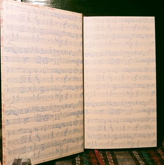 2002. Musical Memo Book.
