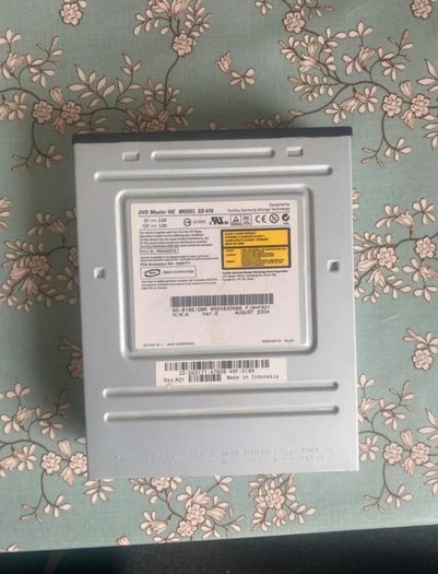 Toshiba/Samsung 16x DVD Master 16e DVD Drive.