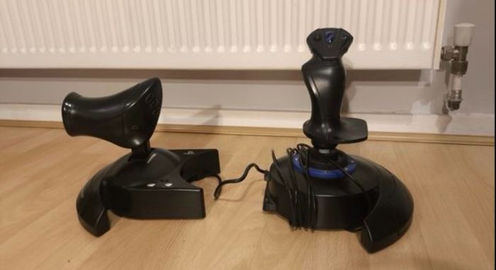 Thrustmaster Hotas 4